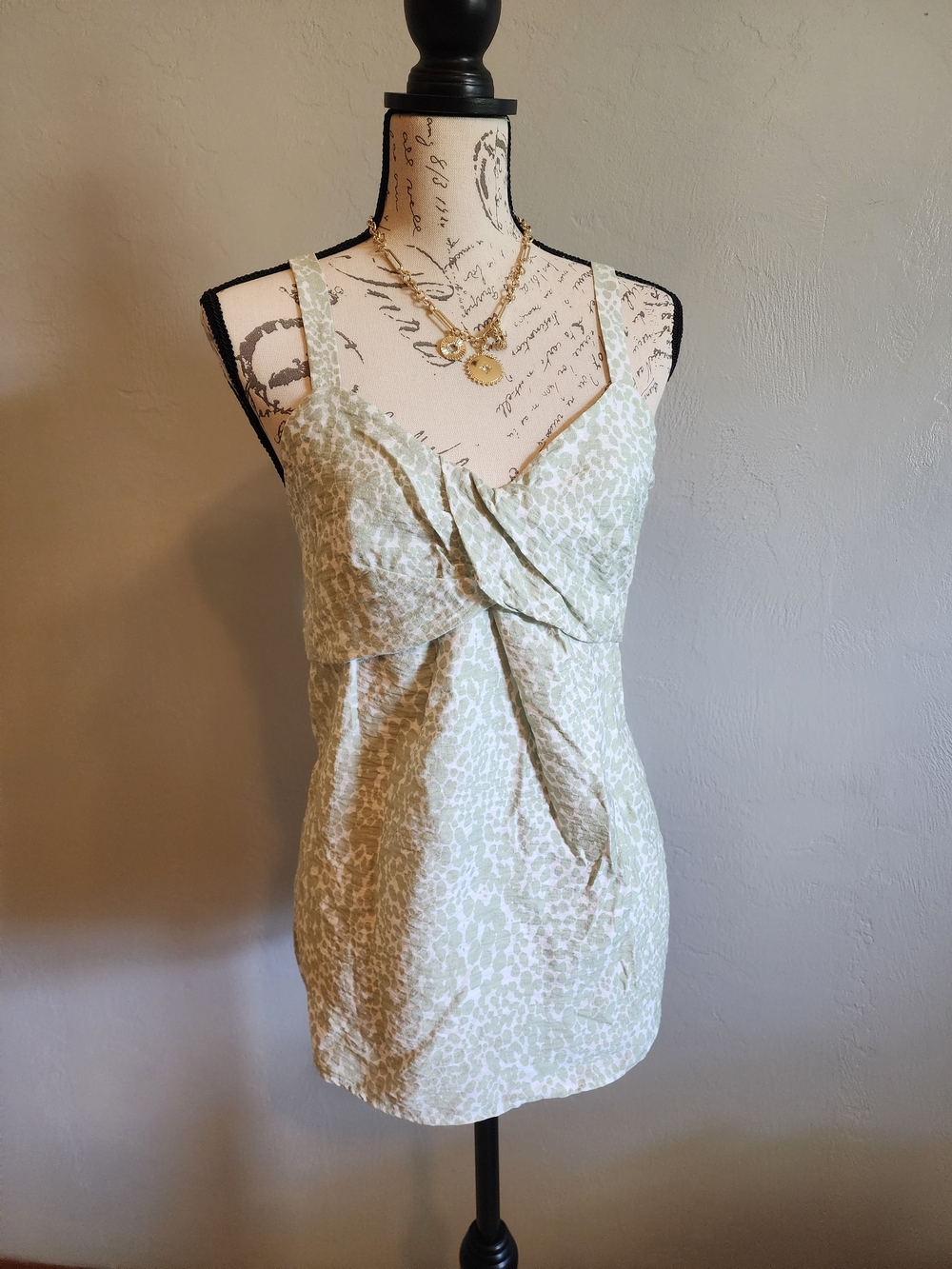 3 For $15! Simply Vera Vera Wang Light Green Animal Print Tank Top